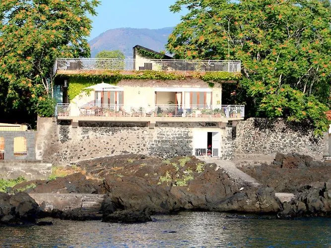 Cozy Holiday Home In Pozzillo With Terrace Acireale